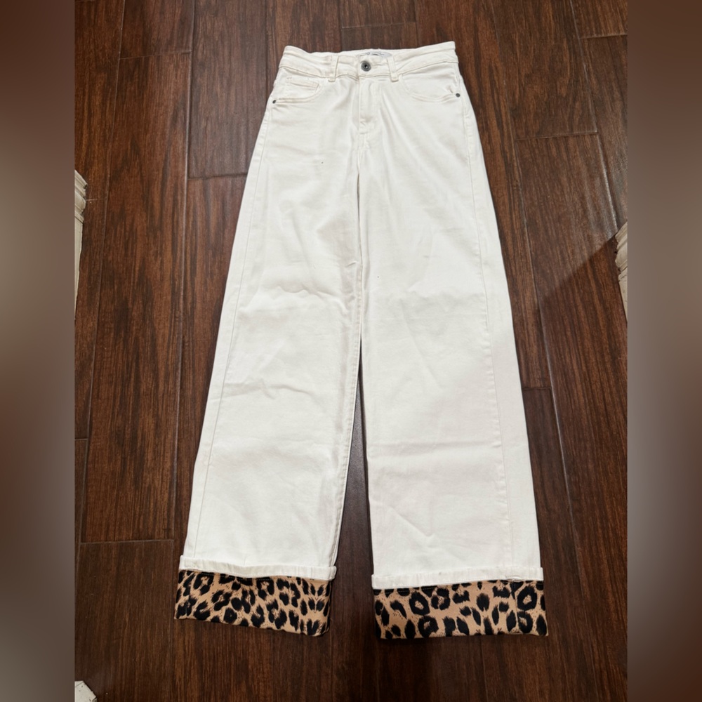 Q2 White Cropped Jeans with Leopard Print Cuffs
